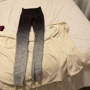 Lululemon ombré black/white wunder under size 6